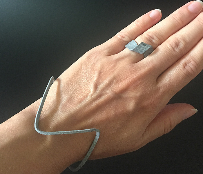 MOMENTUM-RING-ARMREIF-BRACELET-SHADED-EDITION-GREYSHADED-LARISSAGEHRMANN